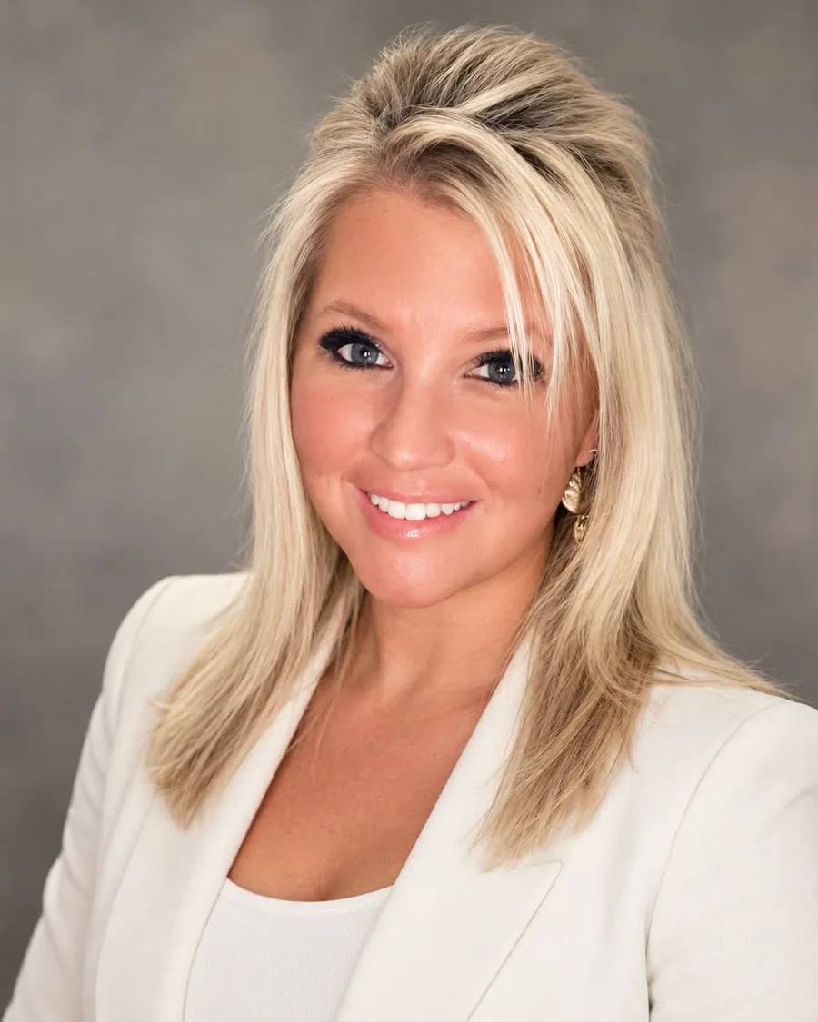 Sara De La Cruz, Founder & Professional Co-Host of Host Away